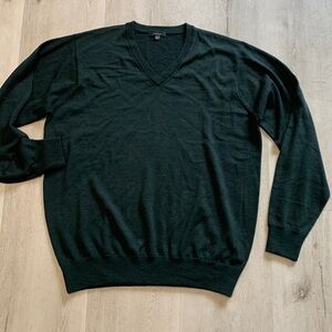 🎁‎ Turtleson V-neck 100% extra fine merino wool sweater green size L